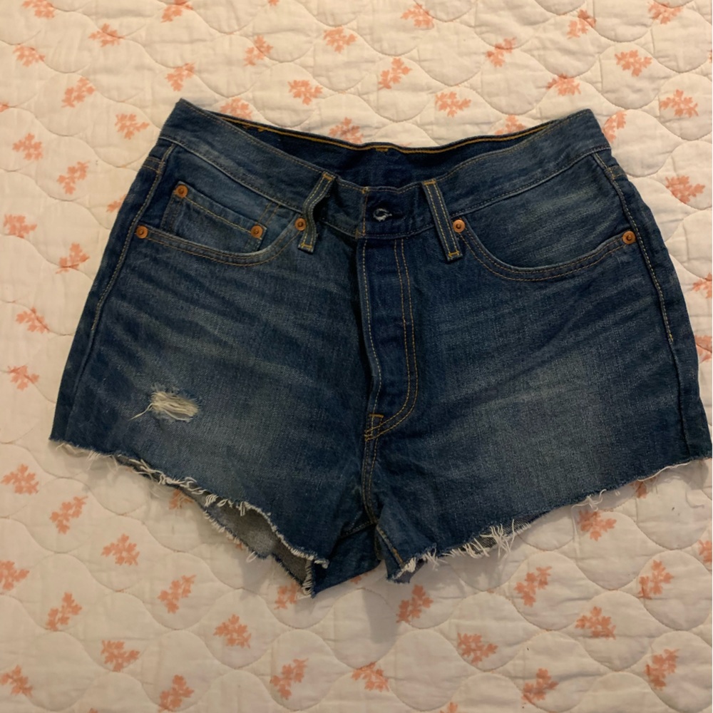Levi’s Jean short fringe distress